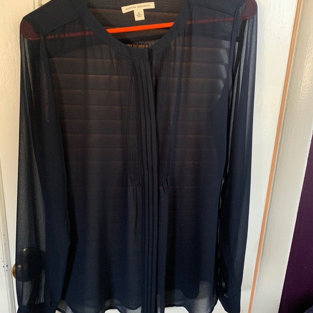Banana Republic Women’s Navy blue pullover long sleeve blouse. Size M